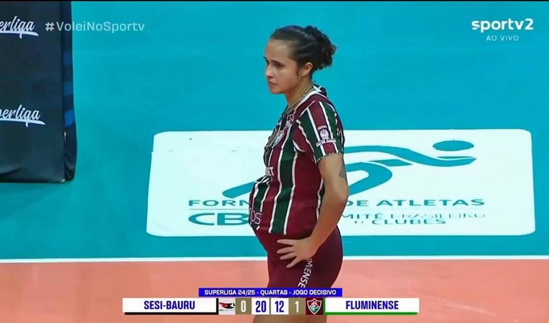 Ünlü voleybolcuyu görenler şaştı kaldı: 5 aylık hamileyken maça çıktı! 4